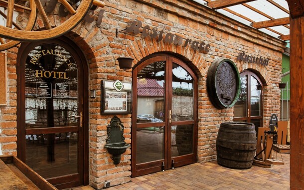 Na zewnątrz, Hotel Rustikal ***, Hustopeče