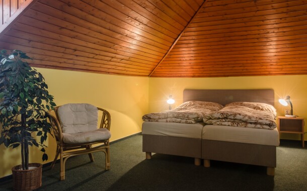 Pokój dwuosobowy, Pensjonat Myslivna, Oficjalna strona turystyczna