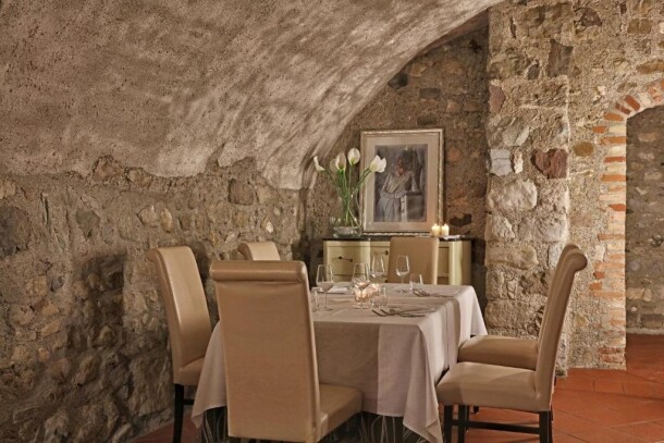 Kamienna restauracja, San Rocco Relais, Soiano del Lago (BS), Włochy