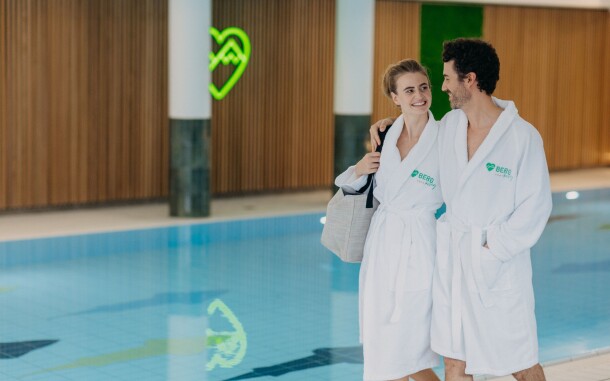 Kryty basen, BERGlässig Hotel Bodenmais ****, Bodenmais, Niemcy