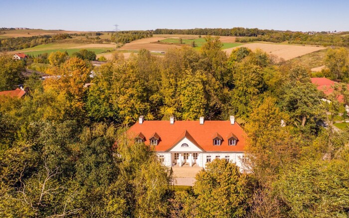 Dwór w Tomaszowicach ***