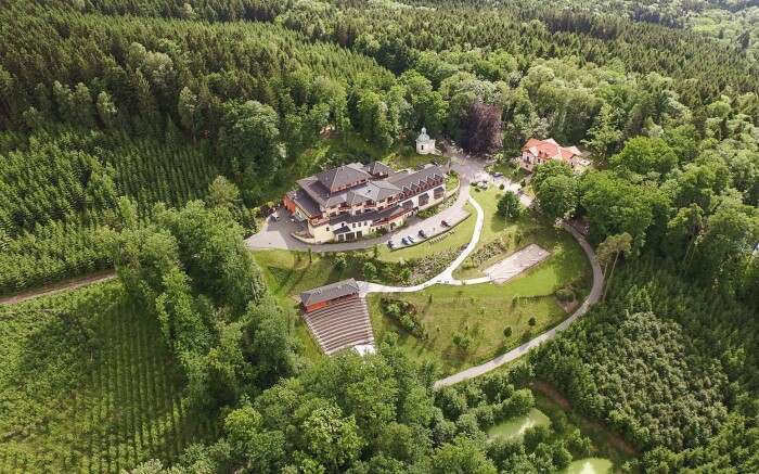 Vila *** a Hotel **** Studánka