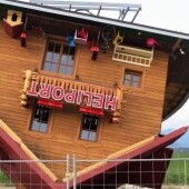 Dom do góry nogami