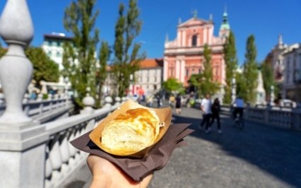 NAJ dania kuchni słoweńskiej: Tradycyjne słoweńskie potrawy z gospodarstw i festiwali