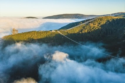 Najdłuższa na świecie wisząca kładka dla pieszych zostanie otwarta dla publiczności na Dolnych Morawach w maju 2022 r.
